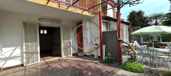 3 bedrooms Villa in Pessano con Bornago, Italy No. 153804 2