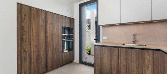 6 bedrooms Villa in Marbella, Spain No. 109015 10