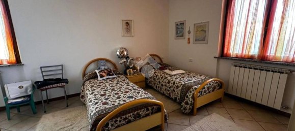 2 bedrooms Apartment in Calcinate, Italy No. 337404 8