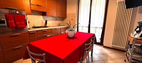 2 bedrooms Apartment in Calcinate, Italy No. 337404 4