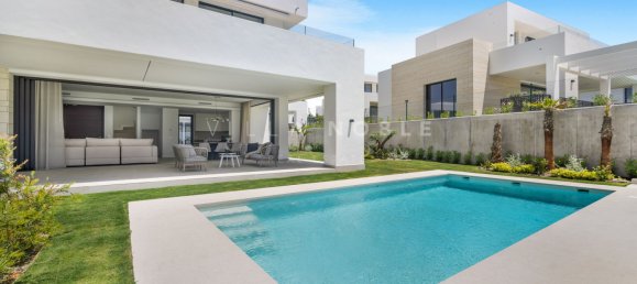 6 bedrooms Villa in Marbella, Spain No. 109013 2