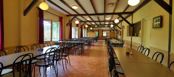 396m² Commercial property in Vineuil, France No. 263191 3