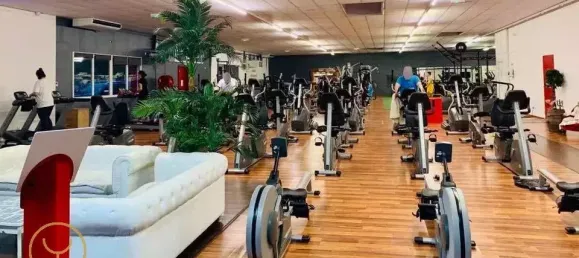 8غرفة عقار تجاري في Romilly-sur-Seine, France رقم 89937 2