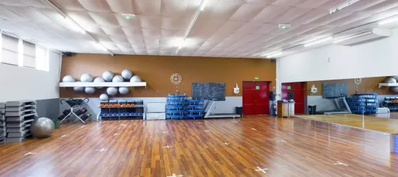 8غرفة عقار تجاري في Romilly-sur-Seine, France رقم 89937 5