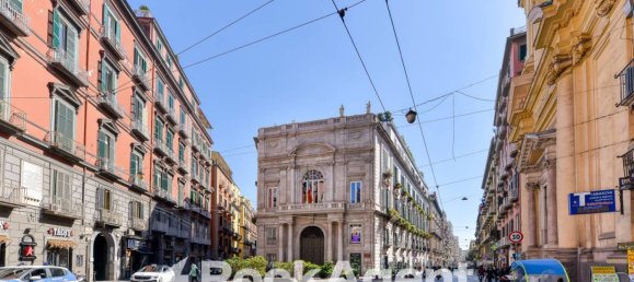 114m² Commercial property in Naples, Italy No. 264236 3