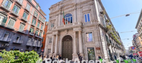 114m² Commercial property in Naples, Italy No. 264236 2
