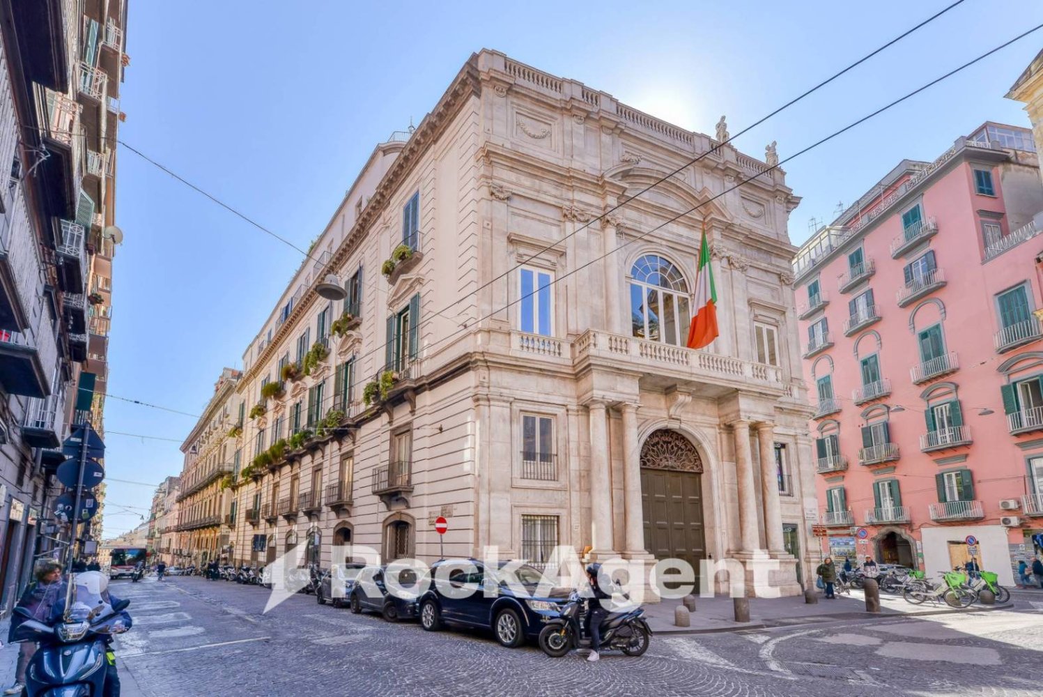 114m² Commercial property in Naples, Italy No. 264236