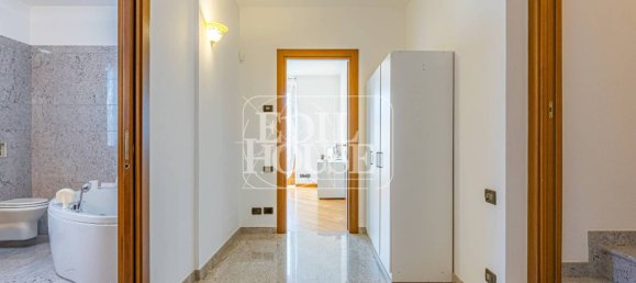 3 Schlafzimmer Haus in Como, Italy, Nr. 260675 40