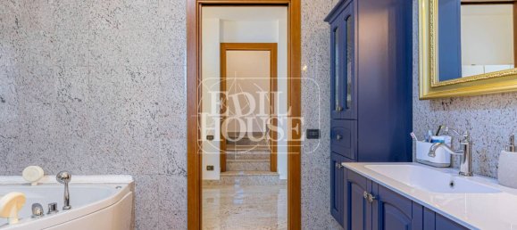 3 Schlafzimmer Haus in Como, Italy, Nr. 260675 45