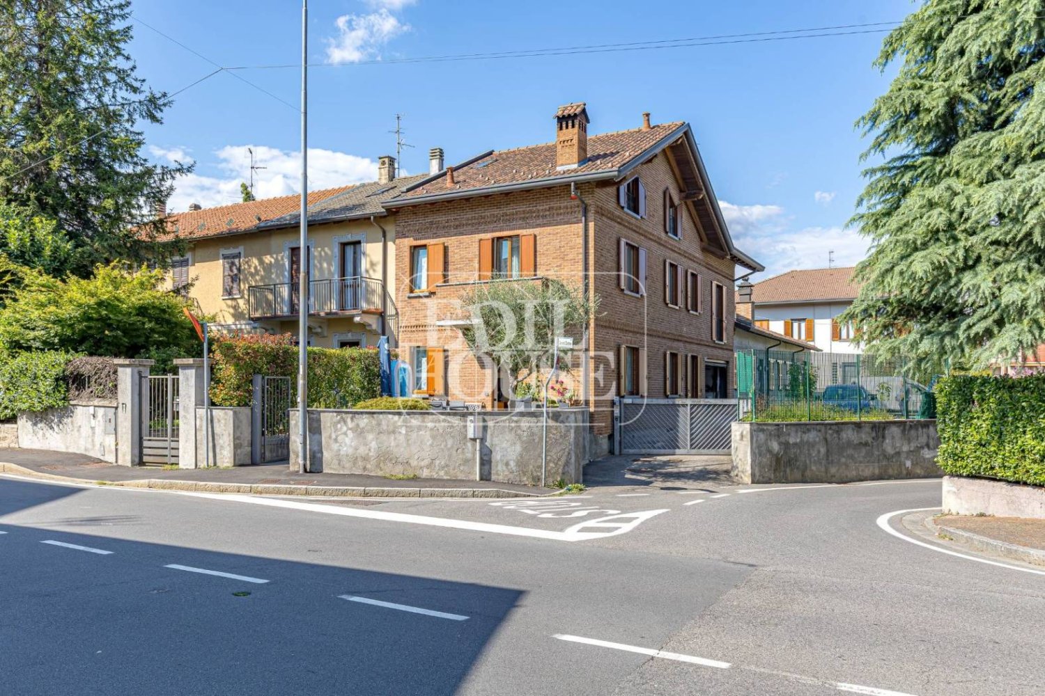 3 Schlafzimmer Haus in Como, Italy, Nr. 260675
