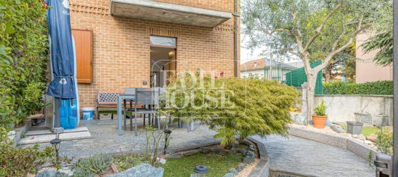 3 Schlafzimmer Haus in Como, Italy, Nr. 260675 2