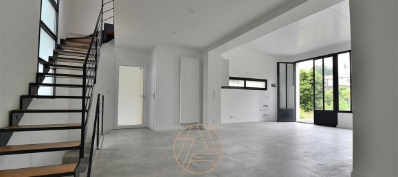 4 bedrooms House in Saint-Maur-des-Fosses, France No. 161634 3