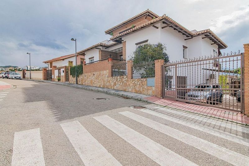 4 غرف نوم منزل في La Zubia, Spain رقم 234874