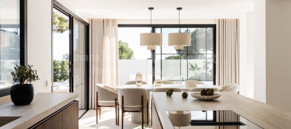 5 bedrooms Villa in Marbella, Spain No. 243582 8