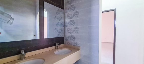 8 bedrooms Villa in Al Kharran, UAE No. 8710 22