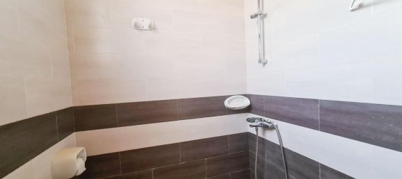 8 bedrooms Villa in Al Kharran, UAE No. 8710 5