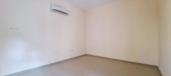 8 bedrooms Villa in Al Kharran, UAE No. 8710 3