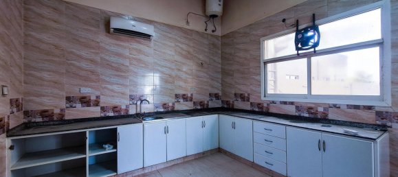 8 bedrooms Villa in Al Kharran, UAE No. 8710 8