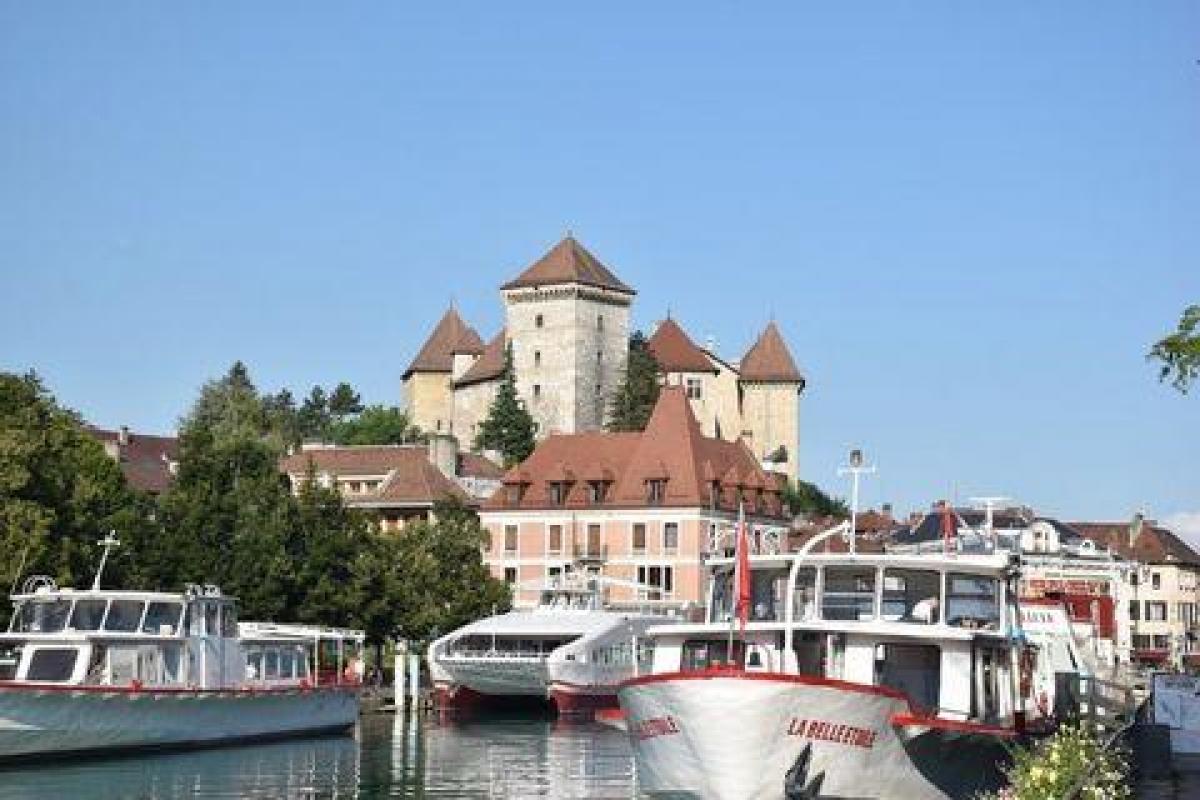 مكتب في Annecy, France 74متر مربع رقم 21080