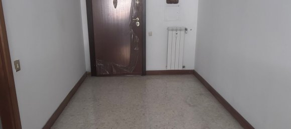 4 rooms Apartment in Rome, Italy No. 204790 2