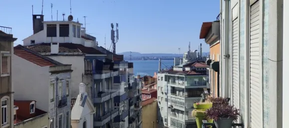 3 bedrooms Apartment in Lisbon, Portugal No. 103595 9