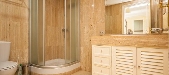 2 bedrooms Penthouse in Marbella, Spain No. 127305 8