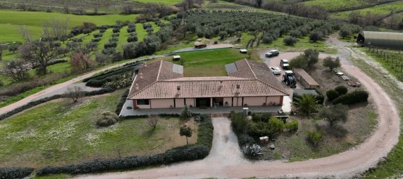 3 bedrooms Castles in Orbetello, Italy No. 55601 2