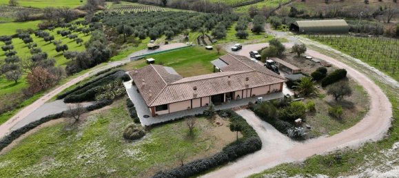 3 bedrooms Castles in Orbetello, Italy No. 55601 4