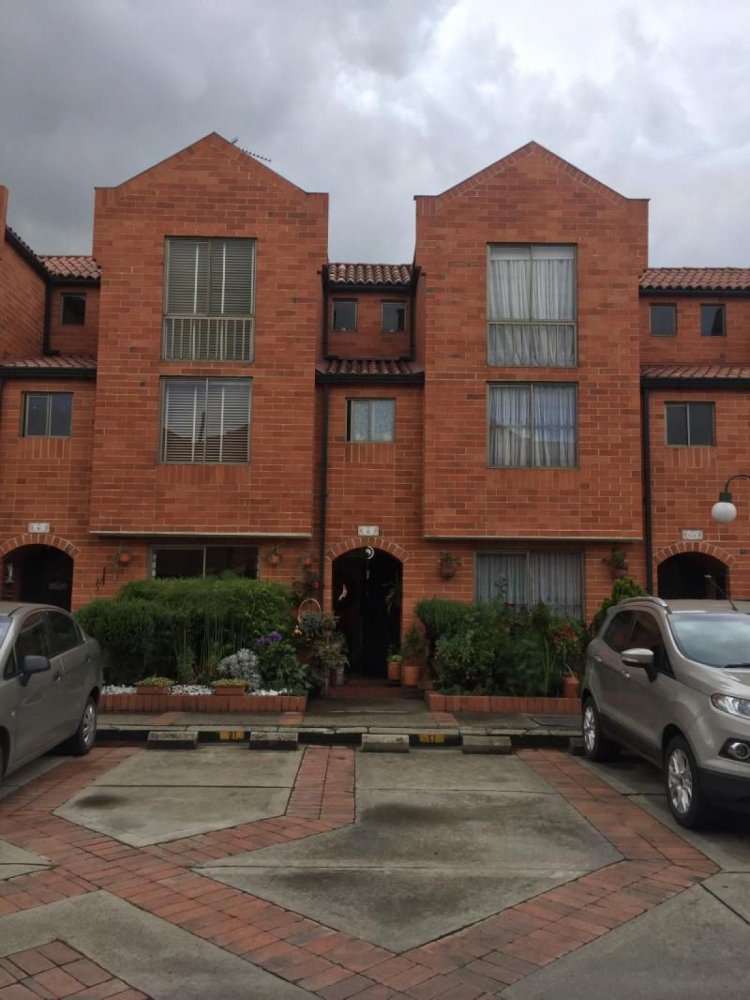 4 bedrooms House in Bogota, Colombia No. 12536