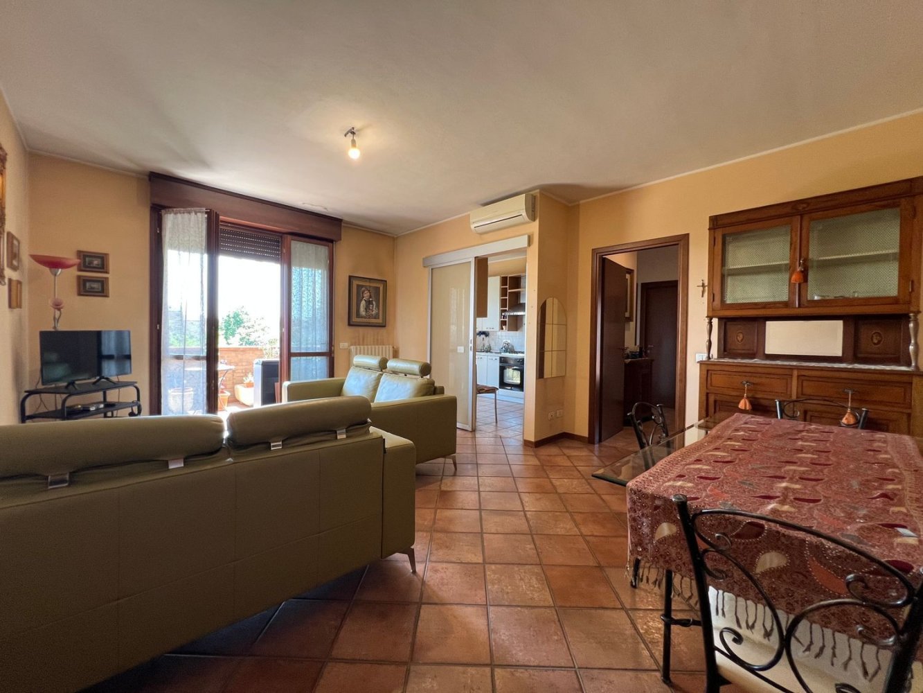 5 bedrooms Apartment in Reggio Emilia, Italy No. 315973