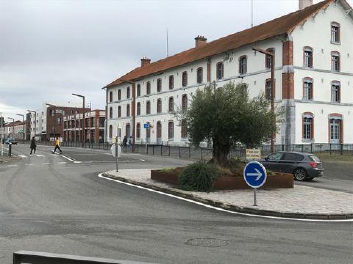 Büro in Tarbes, France 300m², Nr. 21099
