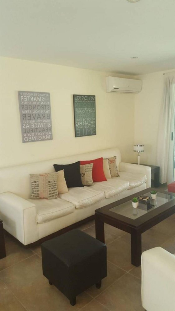 Casa de 5 dormitorios en Malvinas Argentinas, Argentina No. 77284