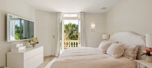 4 bedrooms Commercial property in Antibes, France No. 684 2