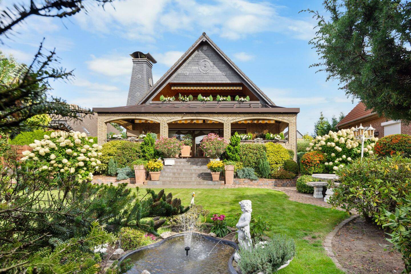 5 bedrooms Townhouse in Hanover, Germany No. 369397