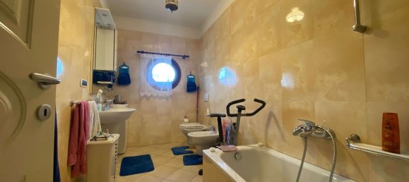 Apartamento de 5 habitaciónes en Modena, Italy No. 165116 4