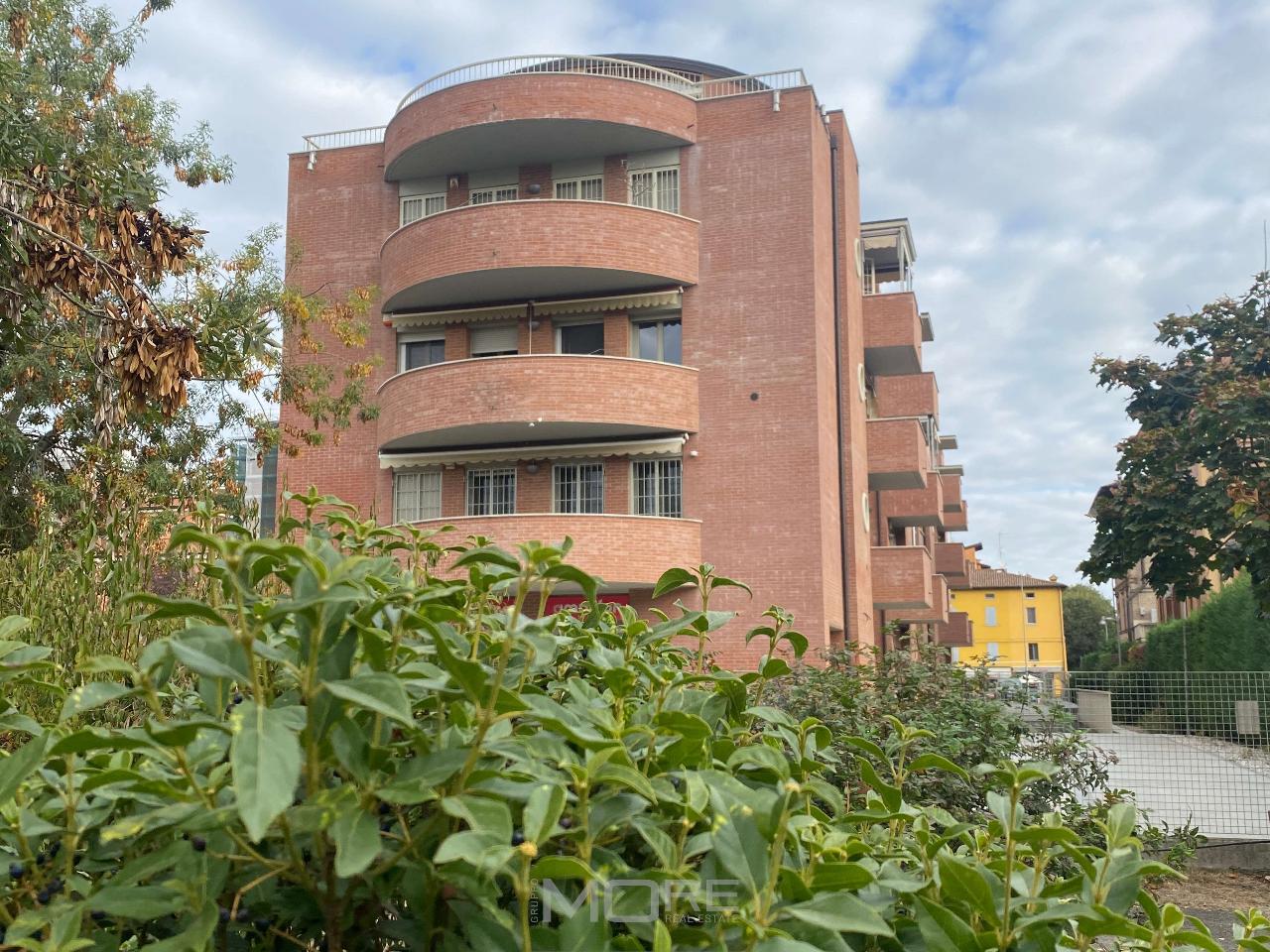 Apartamento de 5 habitaciónes en Modena, Italy No. 165116