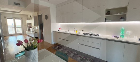 Квартира с 4 комнатами в Чериньола, Италия № 26143 4