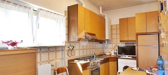 4 bedrooms Villa in Ispra, Italy No. 92178 13