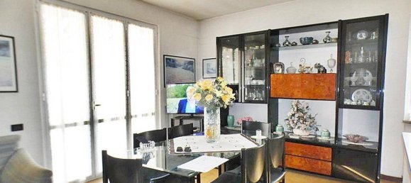 4 bedrooms Villa in Ispra, Italy No. 92178 10