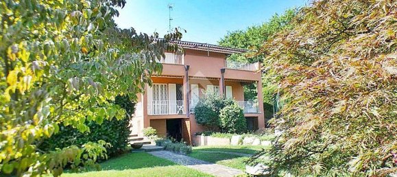 4 bedrooms Villa in Ispra, Italy No. 92178 5