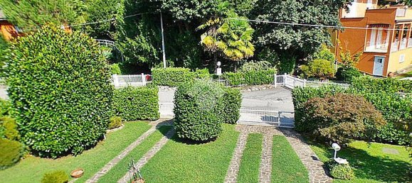 4 bedrooms Villa in Ispra, Italy No. 92178 4