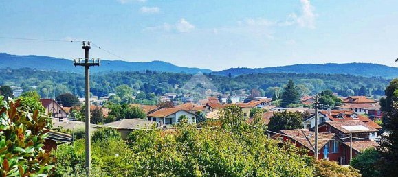 4 bedrooms Villa in Ispra, Italy No. 92178 3