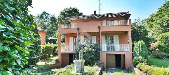 4 bedrooms Villa in Ispra, Italy No. 92178 2