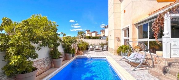 4 bedrooms House in La Zenia, Spain No. 187956 10