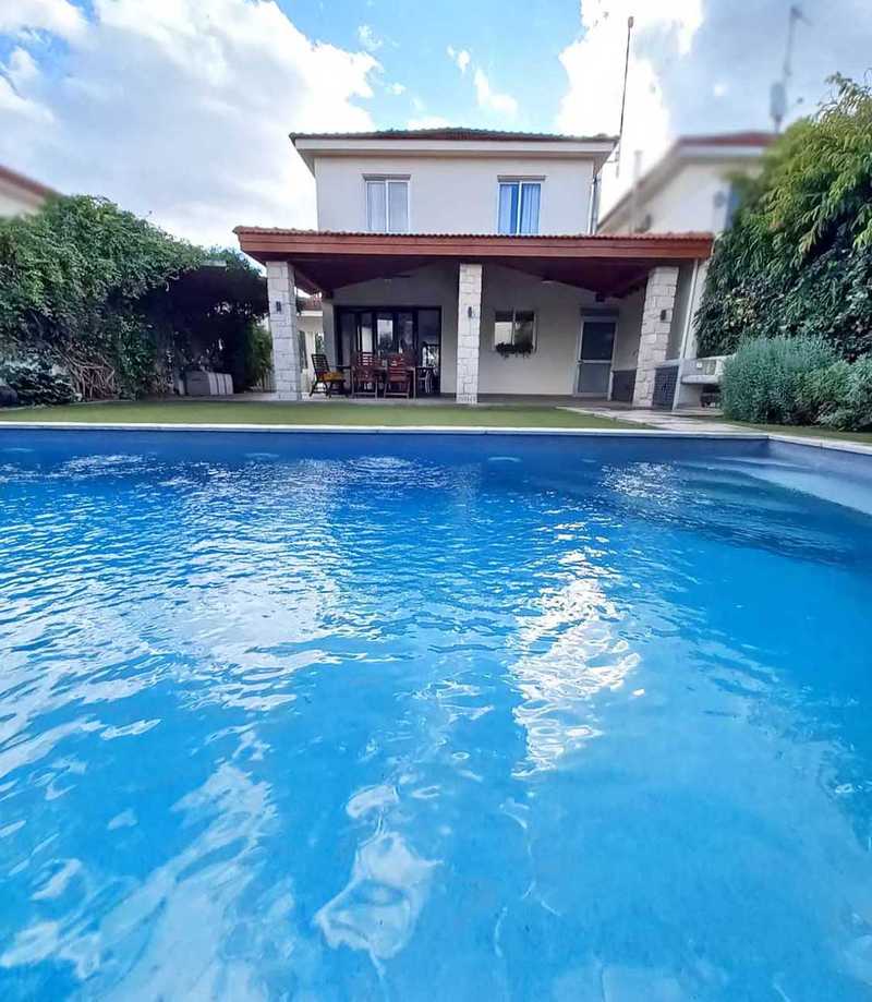 4 bedrooms Commercial property in Lakatamia, Cyprus No. 18577