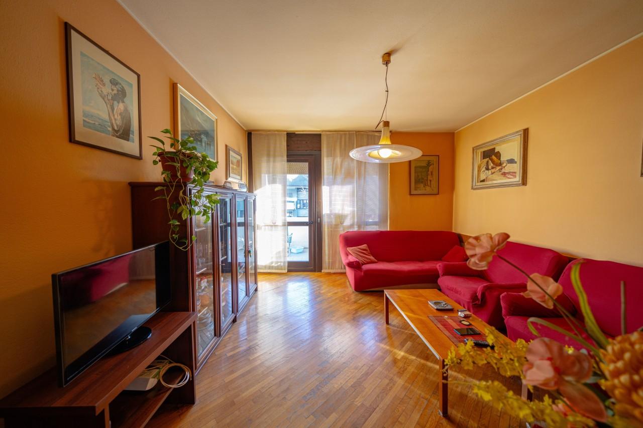 Apartamento de 3 habitaciónes en Sondrio, Italy No. 136627