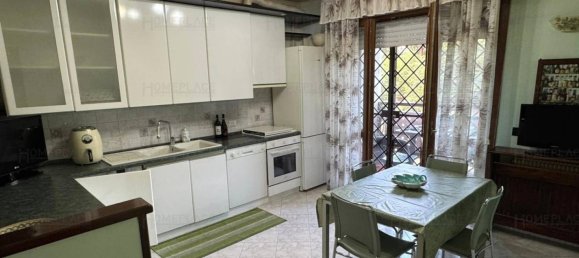 3 bedrooms Apartment in Rome, Italy No. 335858 3