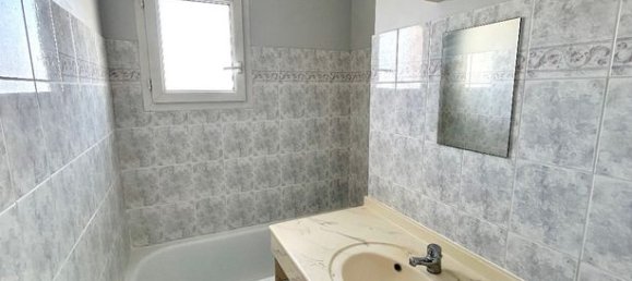 2 chambres Appartement à Montélimar, France No. 305124 9