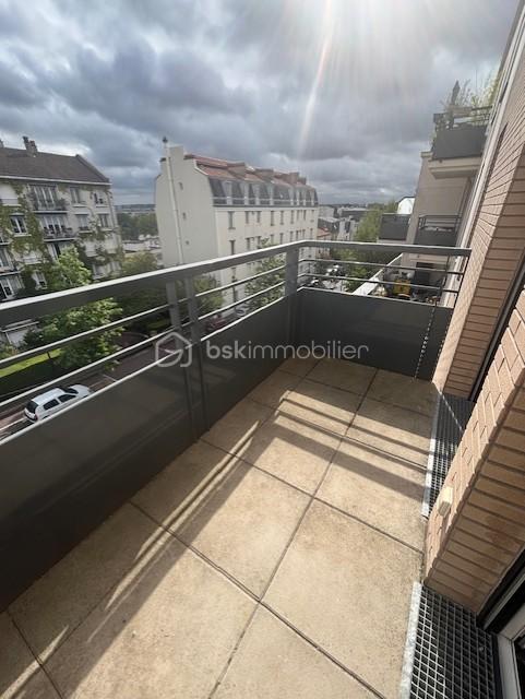 1 bedroom Apartment in Joinville-le-Pont, France No. 327949