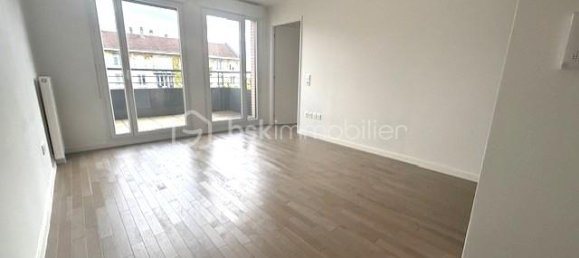 1 bedroom Apartment in Joinville-le-Pont, France No. 327949 3